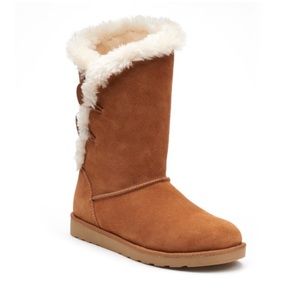 Image boots in chestnut.